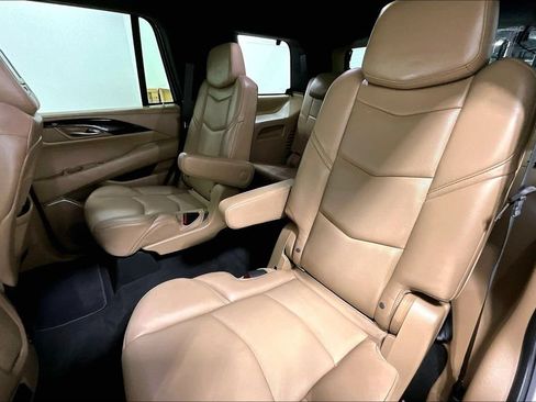 Used 2018 Cadillac Escalade Platinum AWD/4WD image 32