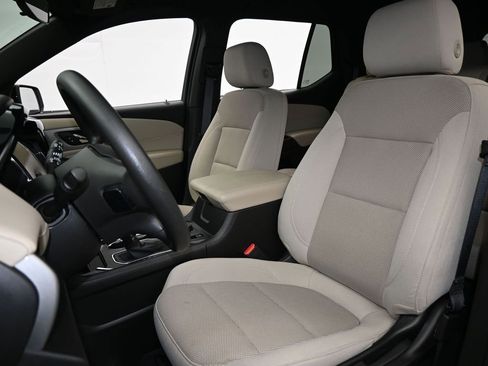 Used 2022 Chevrolet Traverse LS image 10