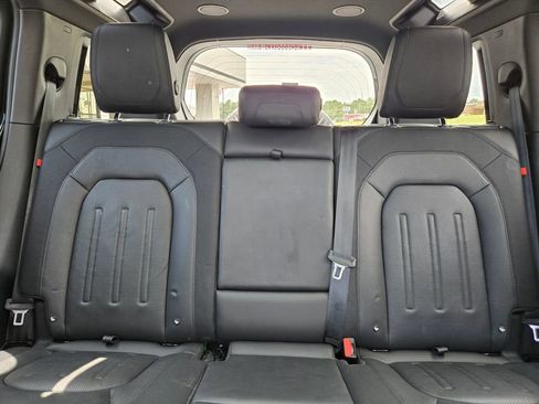 Used 2022 Land Rover Defender 110 X-Dynamic SE AWD/4WD image 11