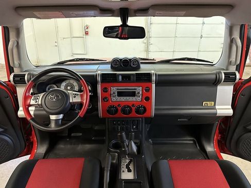 Used 2012 Toyota FJ Cruiser 4WD image 19