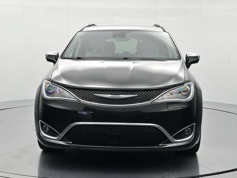 Used 2017 Chrysler Pacifica Limited w/ UConnect Theater Package FWD image 2