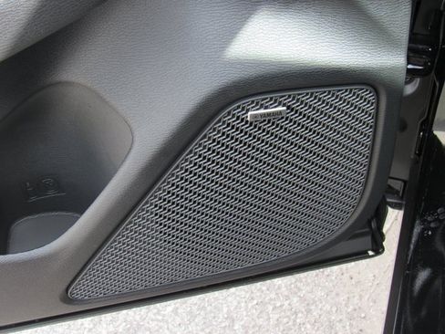 New 2025 Mitsubishi Outlander SEL image 13