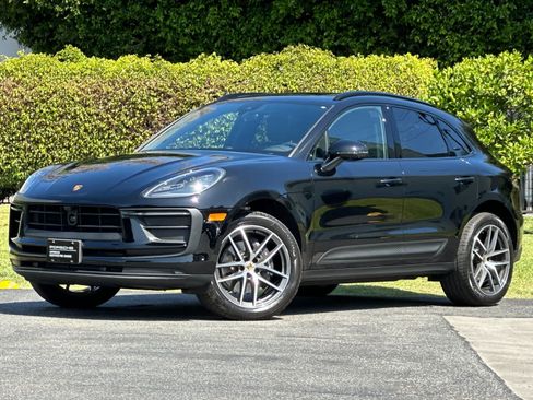 Used 2026 Porsche Macan AWD/4WD image 1