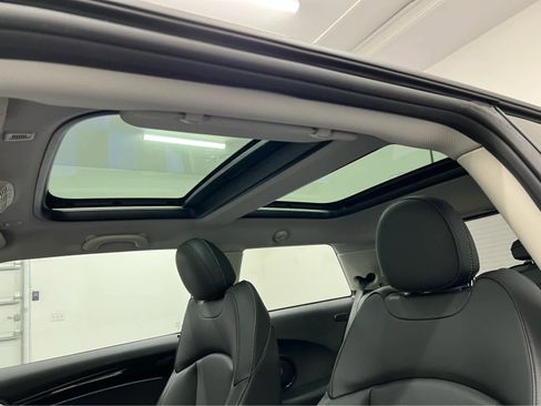 Used 2024 MINI Cooper SE image 2