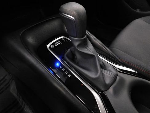 Used 2025 Toyota Corolla SE image 28