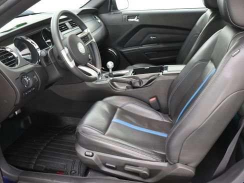 Used 2010 Ford Mustang GT Premium RWD image 8