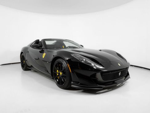 Used 2023 Ferrari 812 GTS image 11