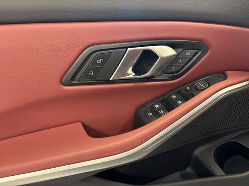 Used 2025 BMW 330i Sedan w/ M Sport Package image 26