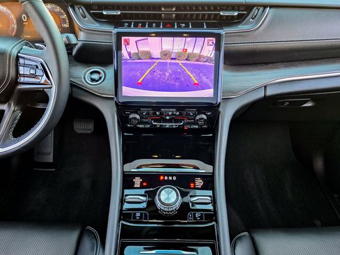 Used 2025 Jeep Grand Cherokee L Overland w/ Luxury Tech Group IV image 49