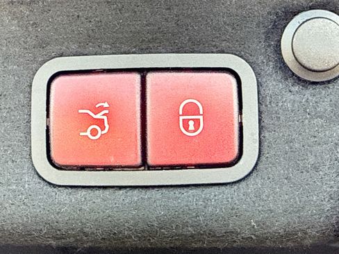 Used 2019 Mercedes-Benz C 300 Sedan image 12