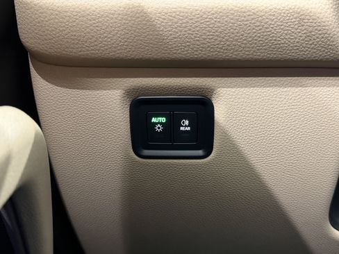 Certified 2024 Porsche Cayenne w/ Premium Package Plus (PFM) image 48