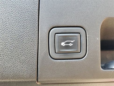 Certified 2021 Cadillac XT4 Luxury w/ Cold Weather Package image 9