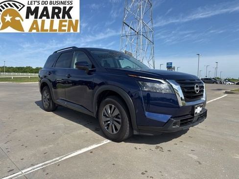 Used 2025 Nissan Pathfinder SV FWD image 1