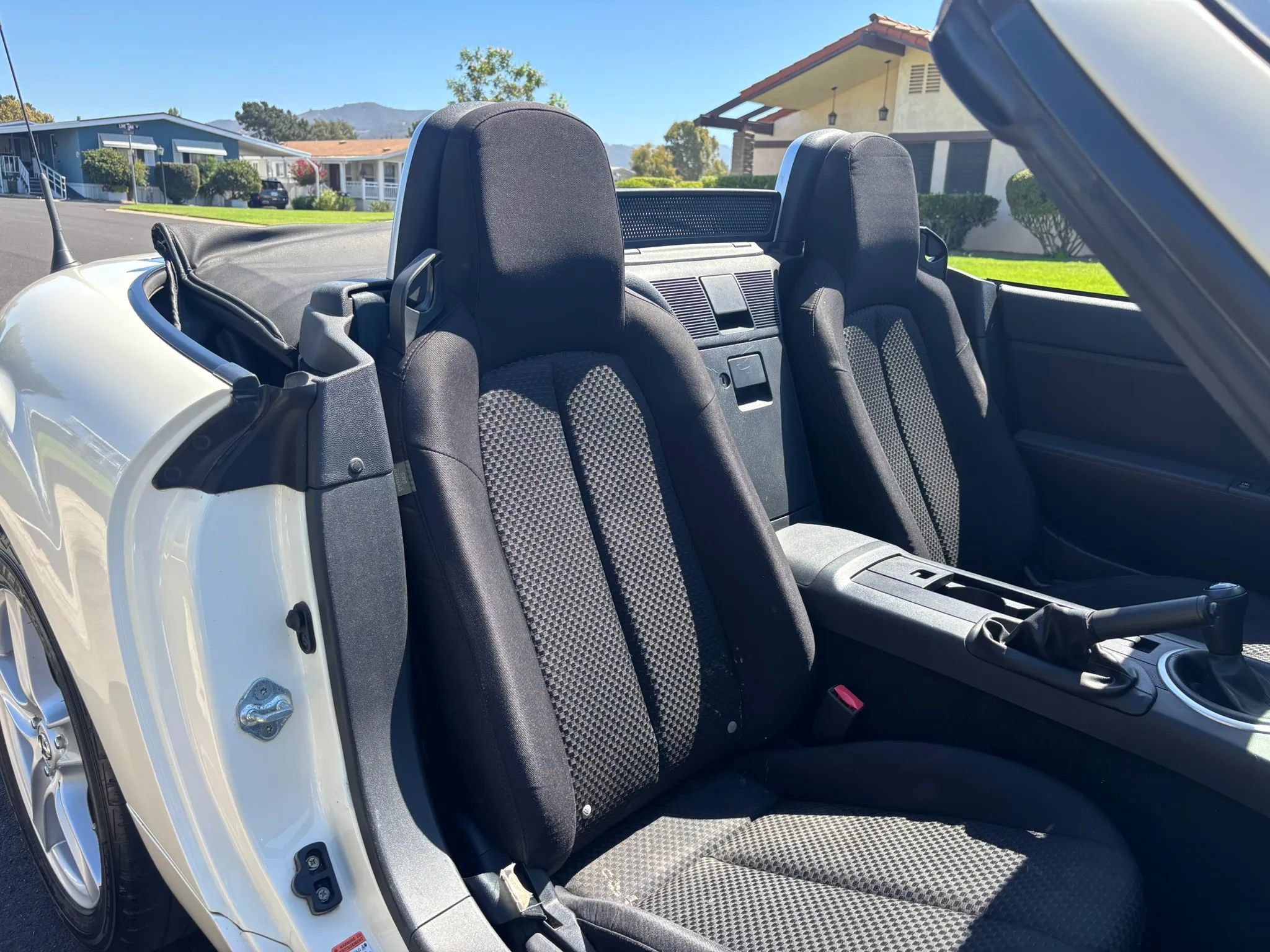 Used 2006 MAZDA MX-5 Miata Touring RWD image 5