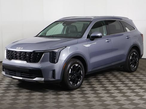 Used 2024 Kia Sorento S FWD image 9