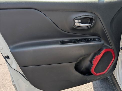 Used 2023 Jeep Renegade Trailhawk AWD/4WD image 14