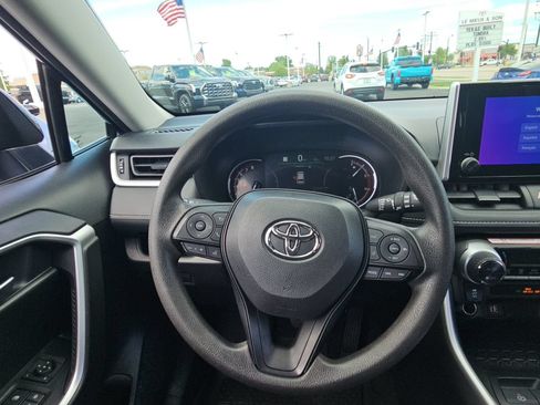 Used 2025 Toyota RAV4 XLE AWD/4WD image 10