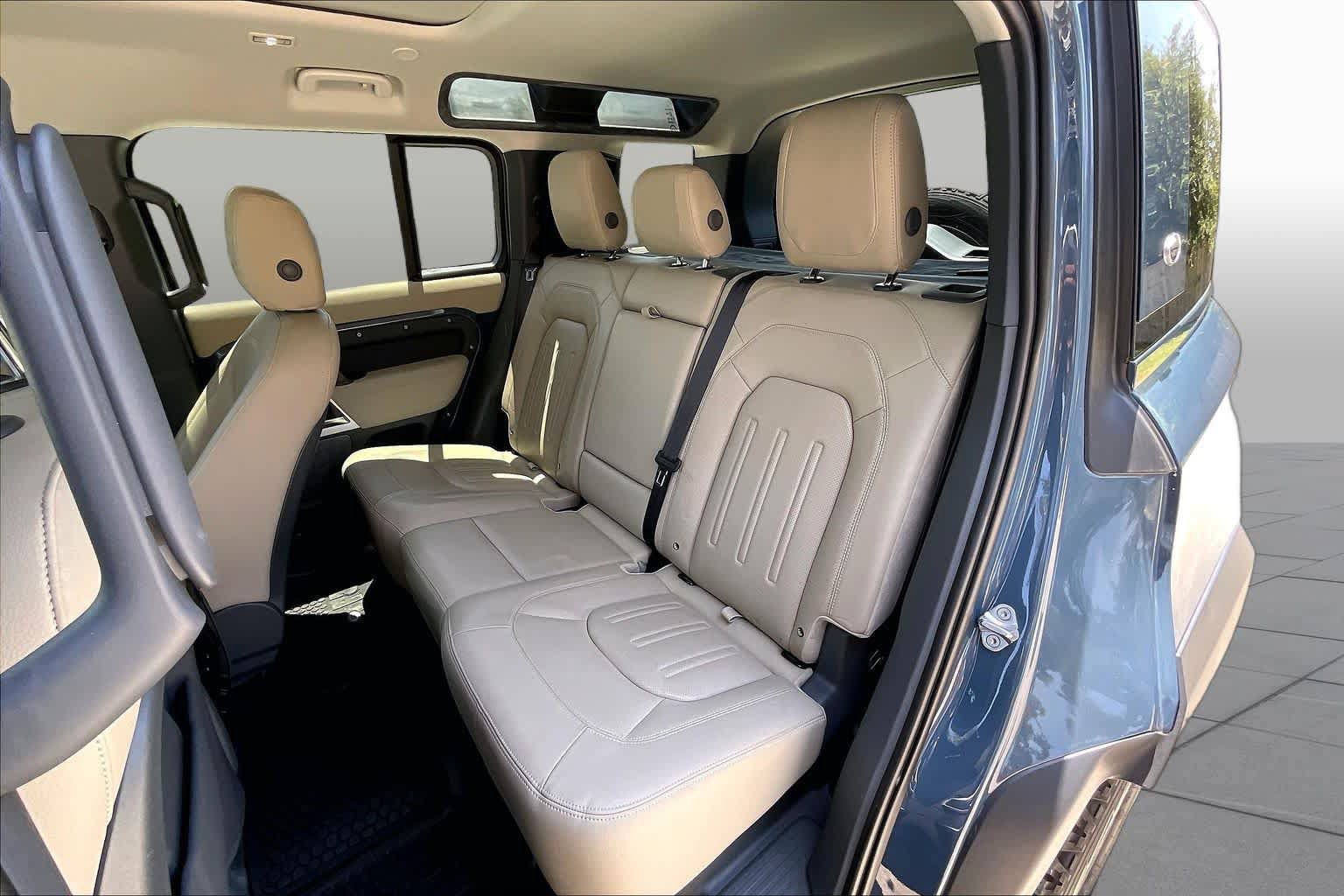 Used 2021 Land Rover Defender 110 SE AWD/4WD image 19