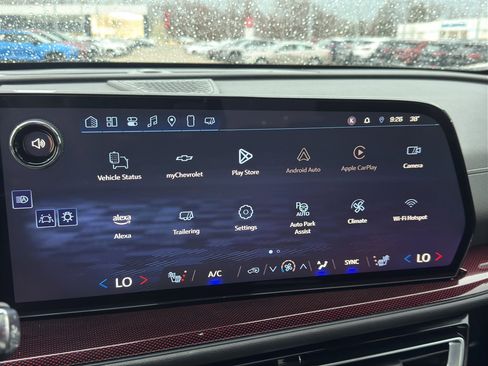 Used 2025 Chevrolet Traverse Z71 w/ Enhanced Driving Package image 14