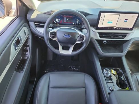 Used 2026 Ford Explorer Active w/ Active Comfort Package RWD image 7