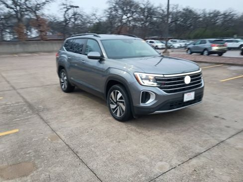 Used 2025 Volkswagen Atlas SE image 6