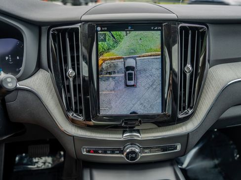 Used 2025 Volvo XC60 B5 Plus AWD/4WD image 10