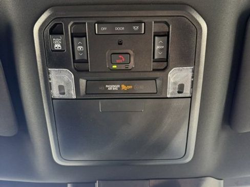 Used 2025 Toyota Tundra Limited image 31