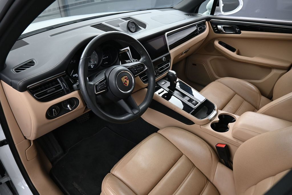 Certified 2024 Porsche Macan S AWD/4WD image 4