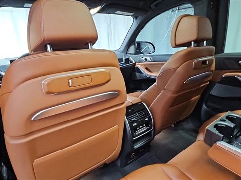 Used 2025 BMW X7 M60i image 52