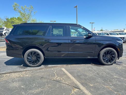 New 2026 Lincoln Navigator L Reserve w/ Jet Appearance Package AWD/4WD image 8