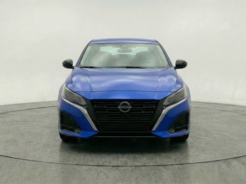 Used 2025 Nissan Altima 2.5 SV image 2