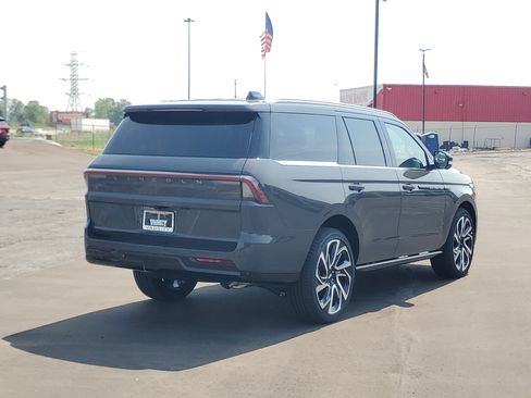 New 2027 Lincoln Navigator Black Label AWD/4WD image 4