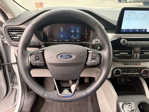 Used 2025 Ford Escape Active w/ Cold Weather Package FWD image 17