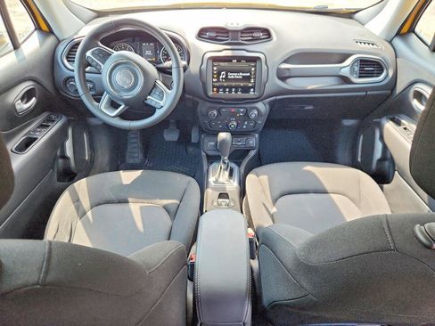 Used 2023 Jeep Renegade Latitude AWD/4WD image 7