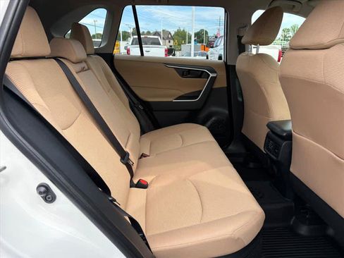 Used 2025 Toyota RAV4 LE AWD/4WD image 8