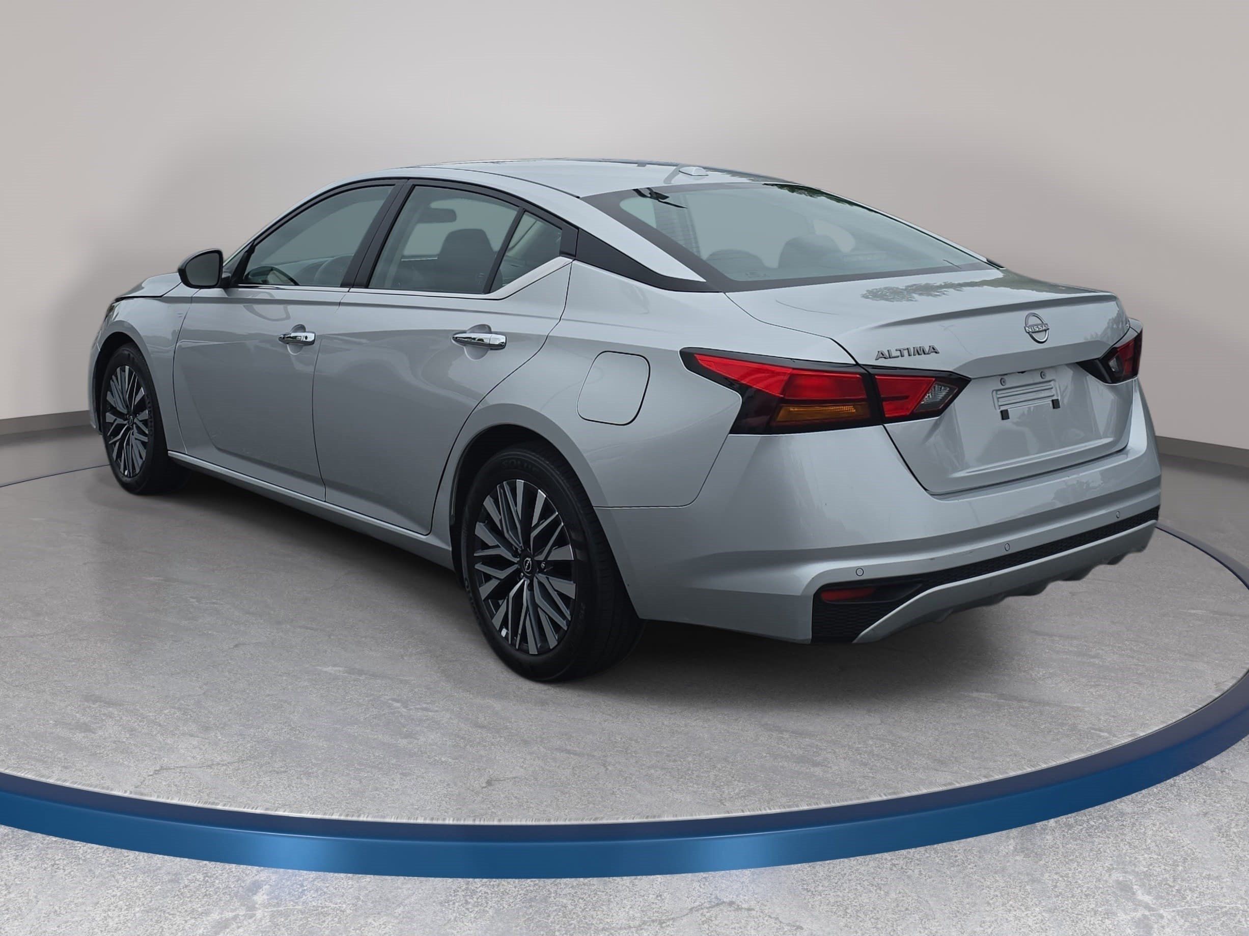 Used 2025 Nissan Altima 2.5 SV FWD image 7
