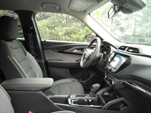 Certified 2023 Chevrolet TrailBlazer LT w/ Convenience Package AWD/4WD image 17