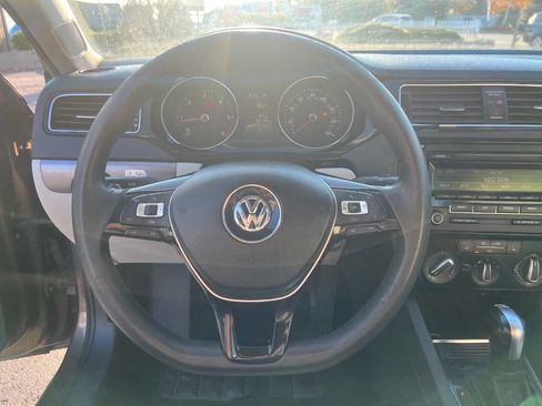 Used 2015 Volkswagen Jetta TDI S image 17