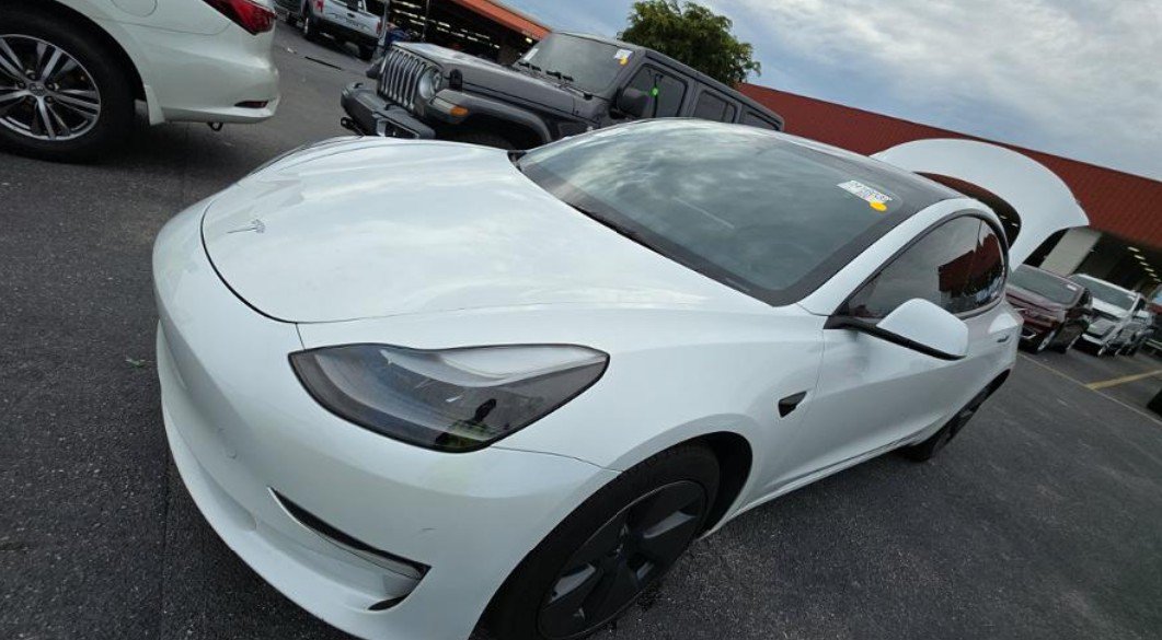 Used 2023 Tesla Model 3 Standard Range RWD image 1