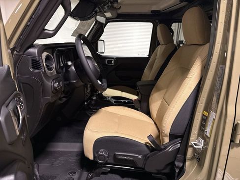New 2026 Jeep Gladiator Willys AWD/4WD image 18