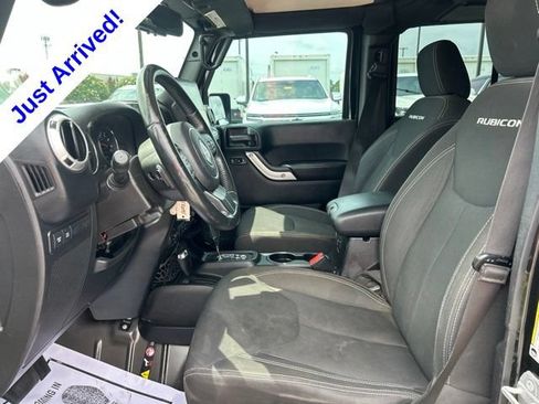 Used 2016 Jeep Wrangler Unlimited Rubicon w/ Connectivity Group AWD/4WD image 14