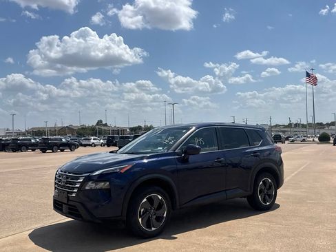 Certified 2025 Nissan Rogue SV FWD image 10