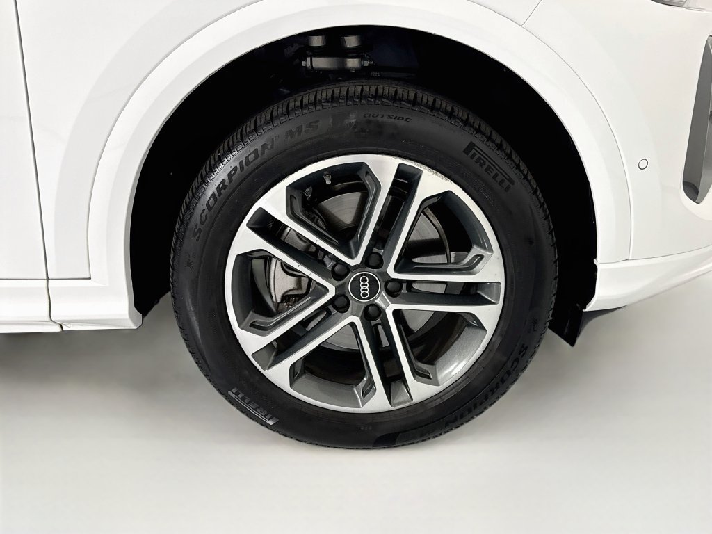 Certified 2025 Audi Q5 Premium w/ Premium Plus AWD/4WD image 32
