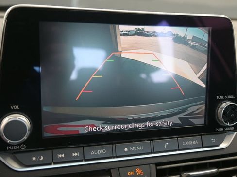 Used 2024 Nissan Altima 2.5 SV FWD image 32