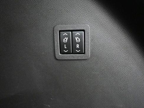 Used 2024 Buick Enclave Premium image 12