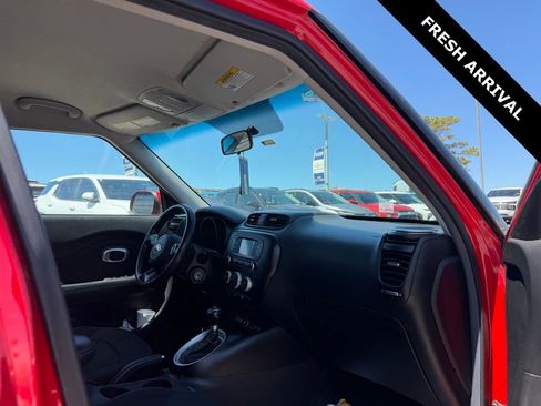 Used 2016 Kia Soul + image 2