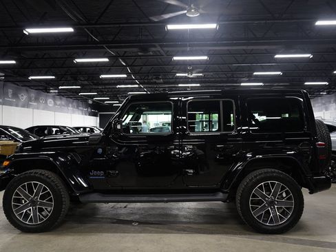Used 2024 Jeep Wrangler High Altitude AWD/4WD image 2