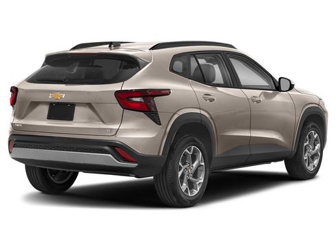 Used 2026 Chevrolet Trax ACTIV w/ Driver Confidence Package FWD image 2