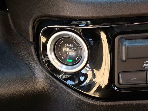 Used 2025 Chevrolet Silverado 1500 LT AWD/4WD image 24