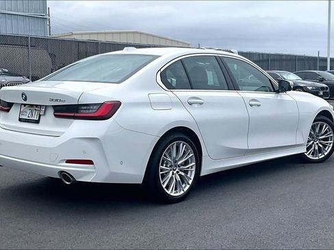 Used 2024 BMW 330e w/ Convenience Package RWD image 2